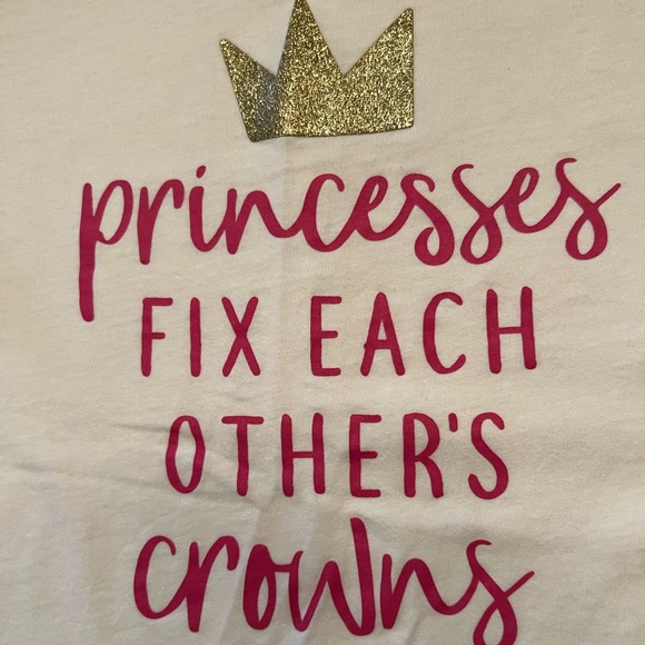 HP 🎉Oshkosh princesses fix each other’s crowns short sleeve shirt size 7 EUC - Picture 5 of 6